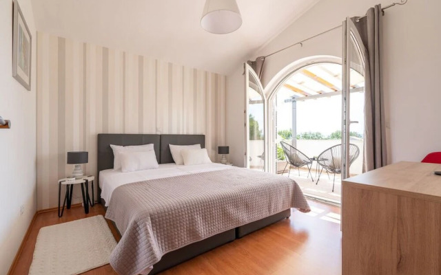 Remarkable 4-bed House in Kaštel Novi