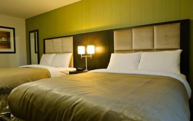 Stoughton Western Star Inn & Suites