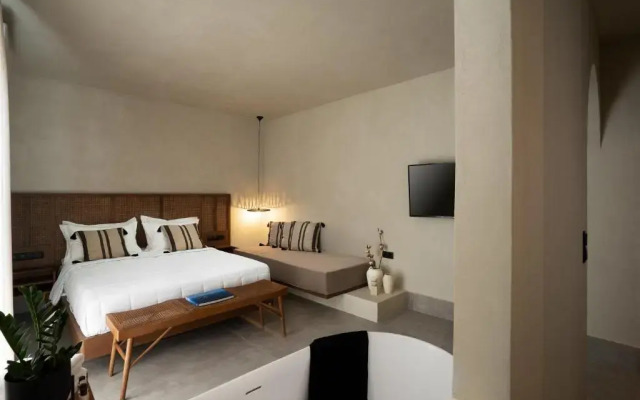 Polis of Naxos Stylish Suites