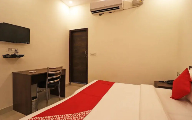 Oyo Flagship 36992 Sidharth Plaza Haiderpur