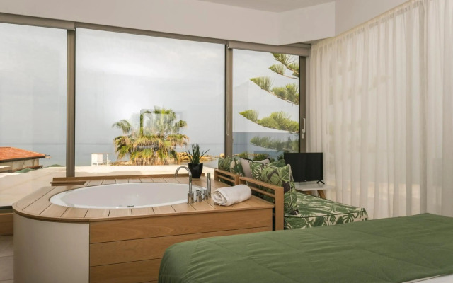 Kalamaki Luxury Suites