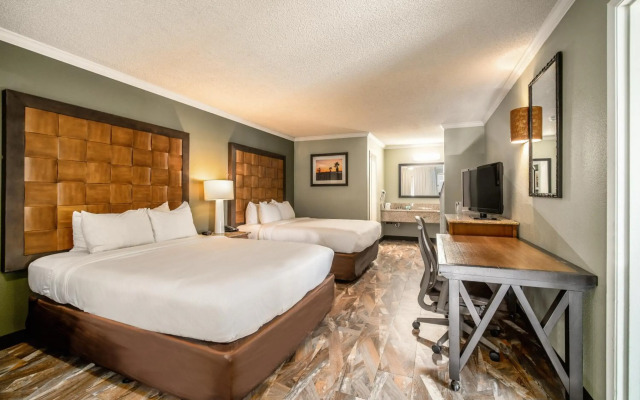 The Buena Park Hotel & Suites