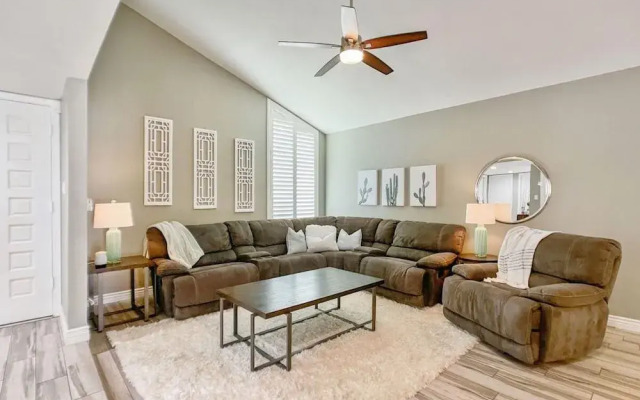 Glendale Charm by Casago