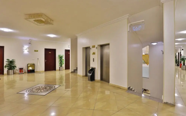 OYO 227 The New Address Hotel