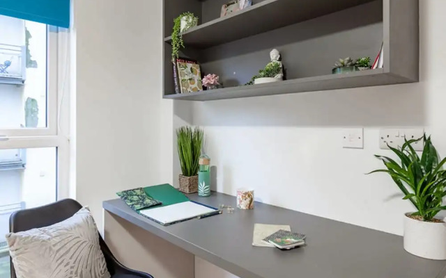 Rooms & Studios for STUDENTS Only BOLTON