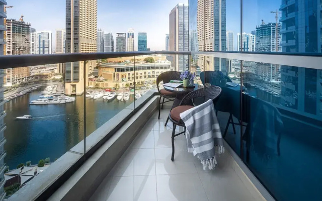 Modern Studio w/ Incredible Marina Views!