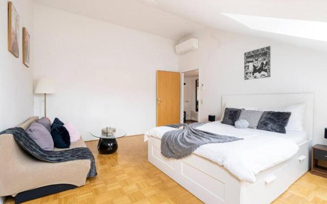 Yeshello Central Station