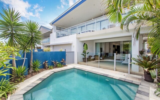 Salt Beach Holiday Home