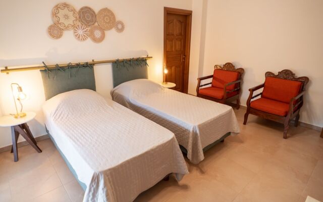 Paul's American Mansion- Volos suburb