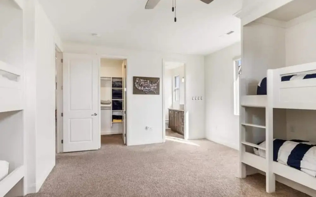 Desert Solitaire #101 6 Bedroom Townhouse