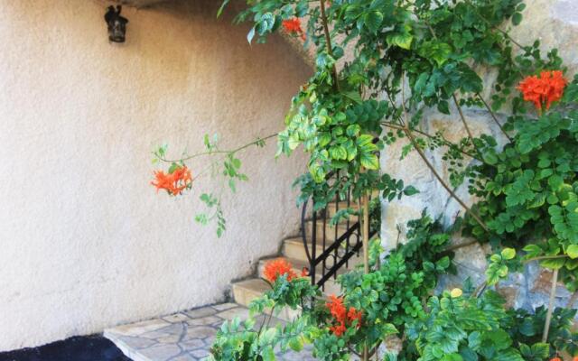 2 BR Apartment in Boka Gardens Complex