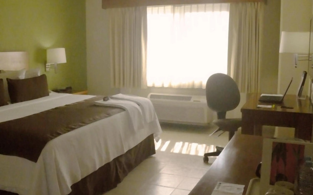 Comfort Inn Puerto Vallarta Golfside & Marina
