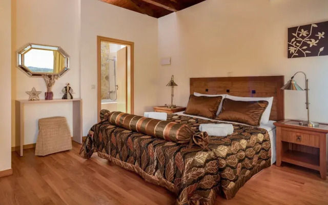 Cozy Holiday Home With Pool and Whirlpool in Maheri
