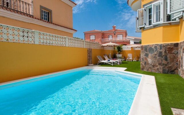 Villa With Pool in Sonnenland Q10