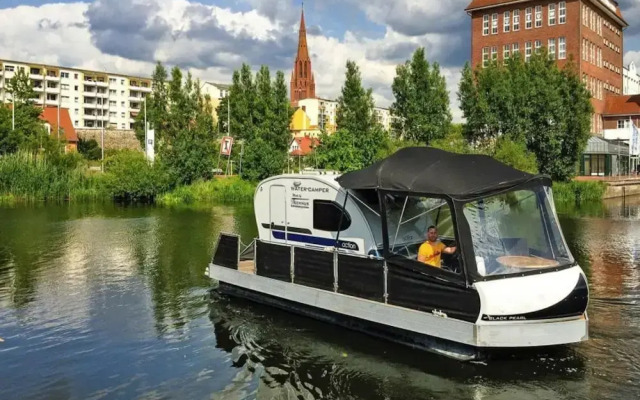 Hausboot auf der Peene, Demmin
