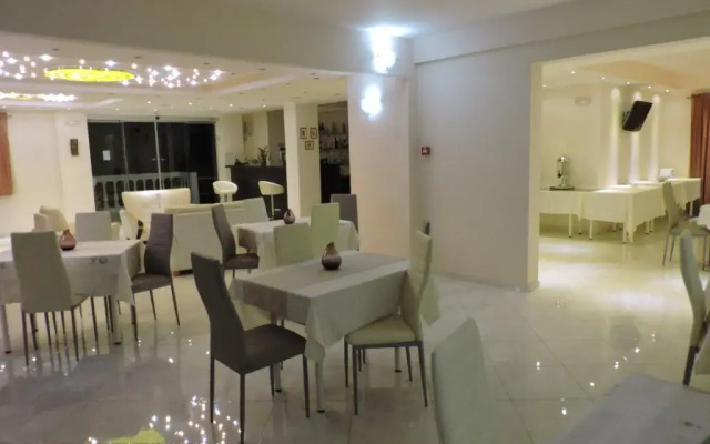 Golden Rose Suites