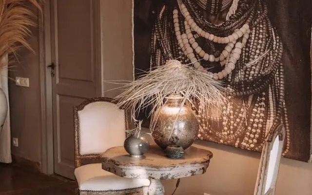 Villa Singulière By Louhou Collection