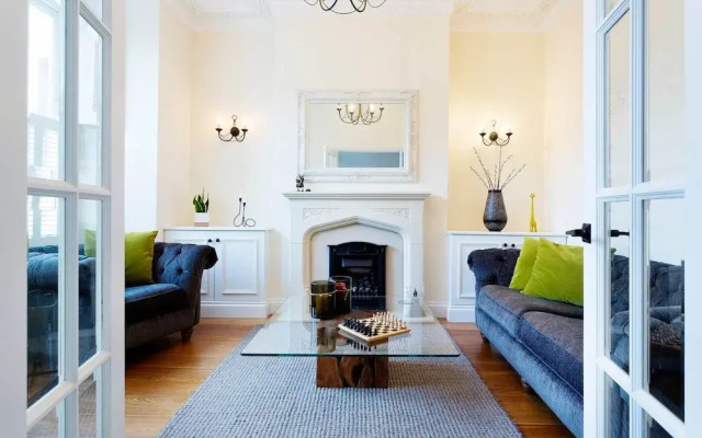 Clean Lines By Clapham Common