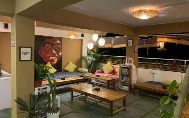 Mellow Fellow Rooms And Hostel