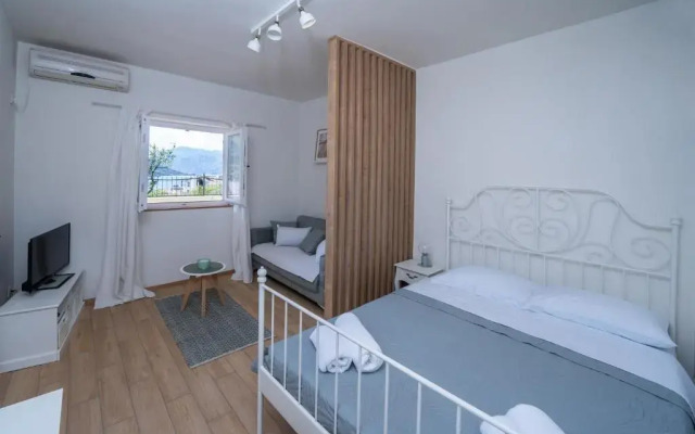 3M - Stylish studio apartment with terrace