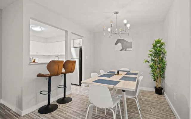 Family Friendly 2BR 2BA in the City