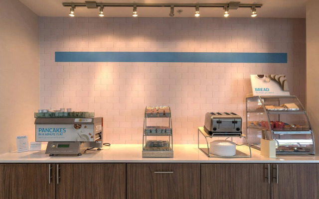 Holiday Inn Express & Suites Tulsa Midtown by IHG