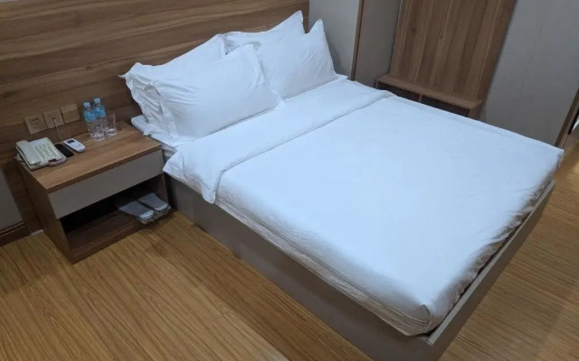 999 Traders Inn Hotel