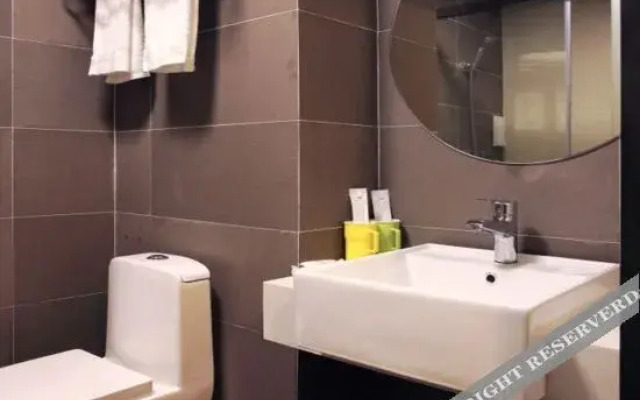 A+ Apartment (Conghua Passenger Transport Subway Station)