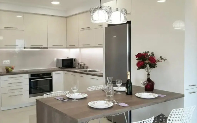 Sunshine Home 3 with Sea View