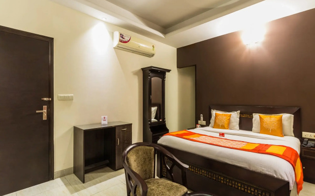 OYO 6796 Retreat Suites Inn