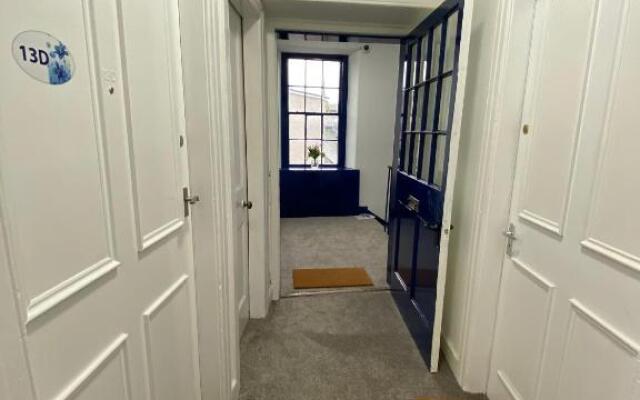 Stylish 2nd Floor Georgian 1 Bedroom Apartment