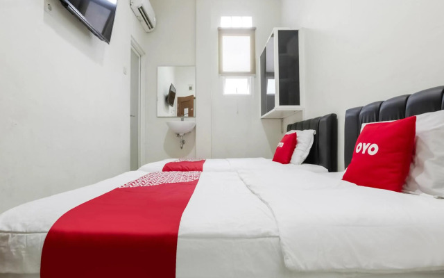 Super OYO 3838 Tamansari Guest House