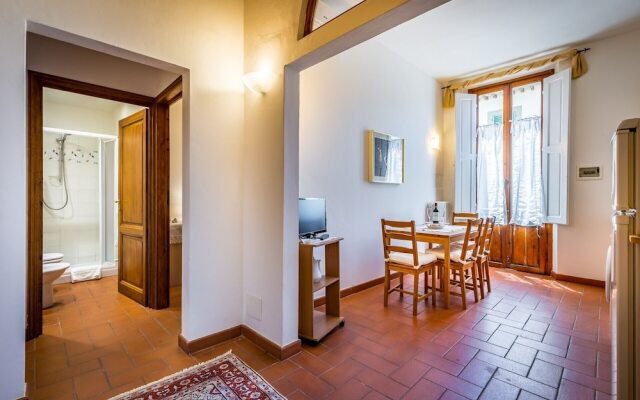 Classic Tuscany Apartment B by Mmega