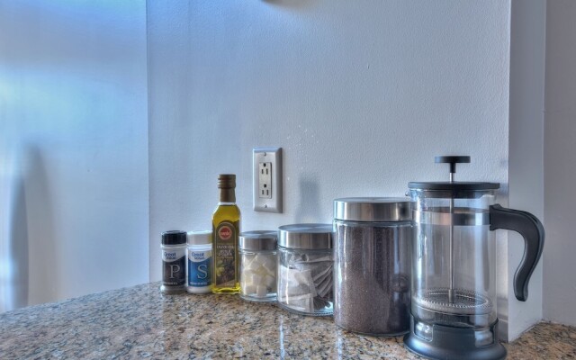 1-Bedroom Convention Center Old Port