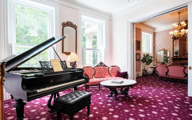 Central Park Bed & Breakfast