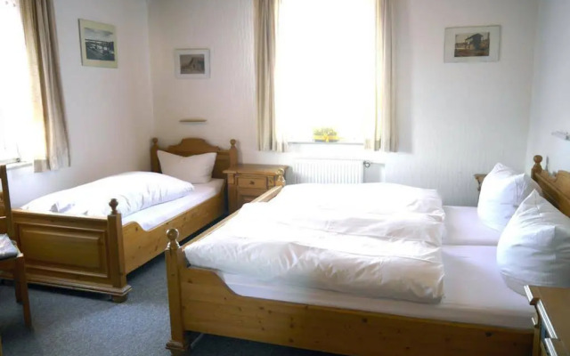 Hotel-Gasthof-Destille-Eisenbahn