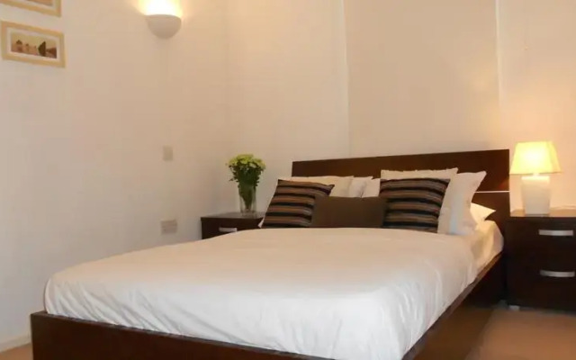 Oasis Apartment Docklands