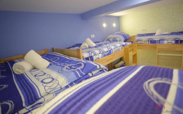 Hostel City Rest
