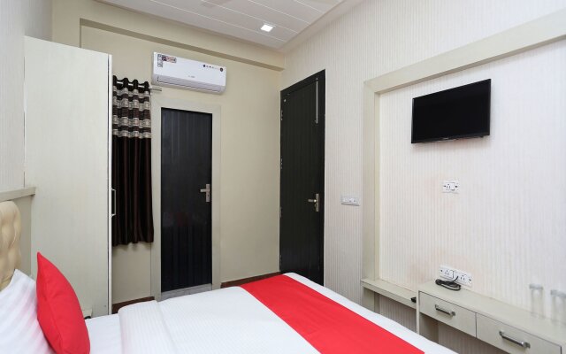OYO 10536 Hotel Raj Rani