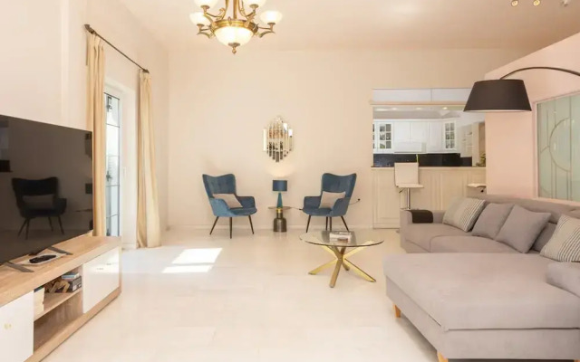 The White Marble Luxury City Apt
