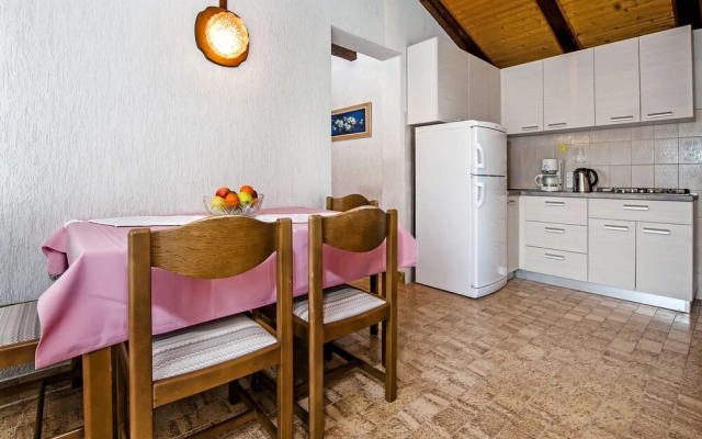 Apartment Mirela with Sea view