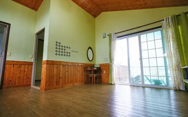 Anmyeondo Blue Ara Pension