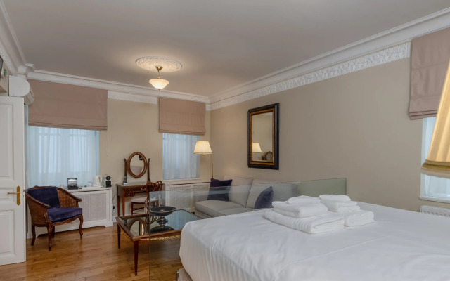 Noble Suites