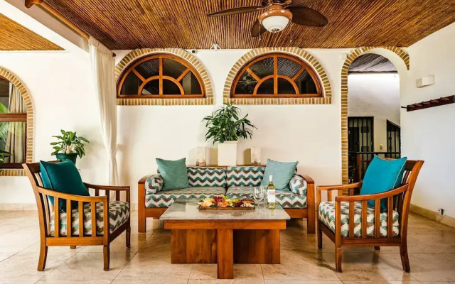 Luxury Beachfront 5 Bedroom Villa on Famous Beach