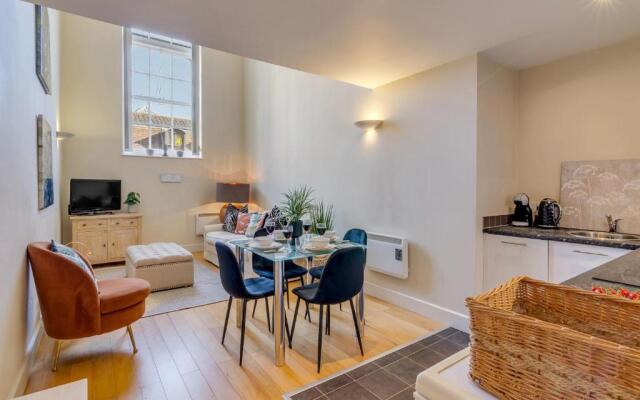 King St 1 bed apartment
