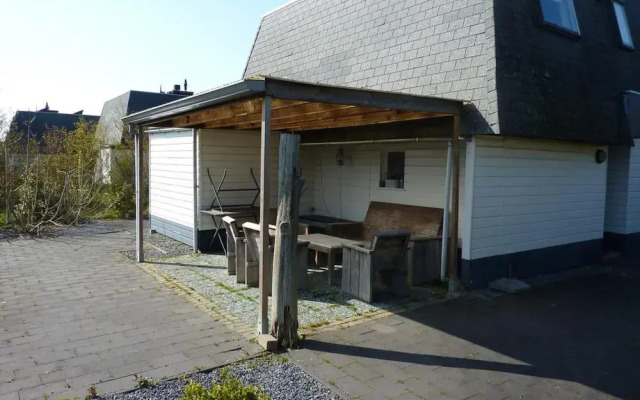 Sunlit Holiday Home by the Sea