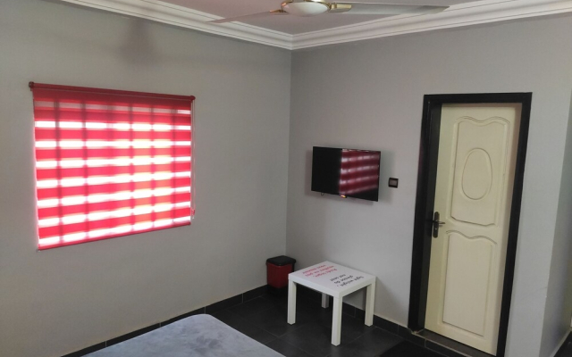 Royal Blue Guest House & Bar