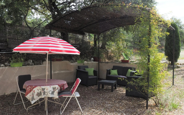 Provencal holiday home with private terrace, Bédoin