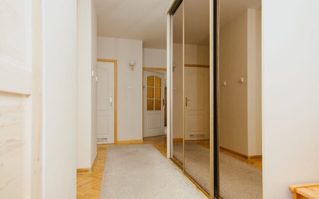 Lucka Rooms - Here Comes The Sun B24.3