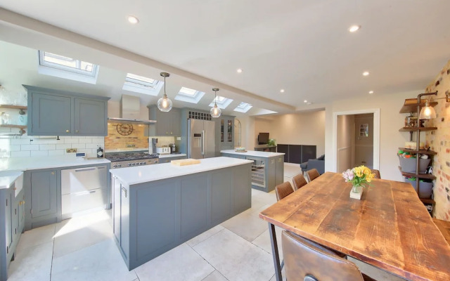 Family 4-bed House & Secluded Garden - Wimbledon